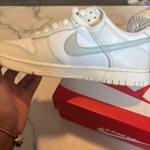 Nike White and Cream Low-Top Sneakers